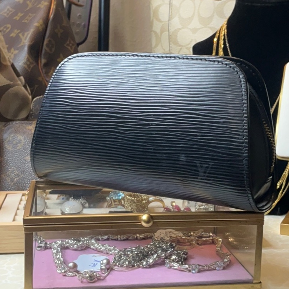LV Epi Makeup Case - EXCELLENT CONDITION!!!